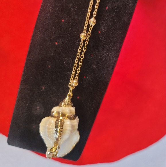 0291. Beautiful, FUN, Gold Trimmed Shell Necklace and Earrings ~ In a Gift Box - Picture 6 of 10